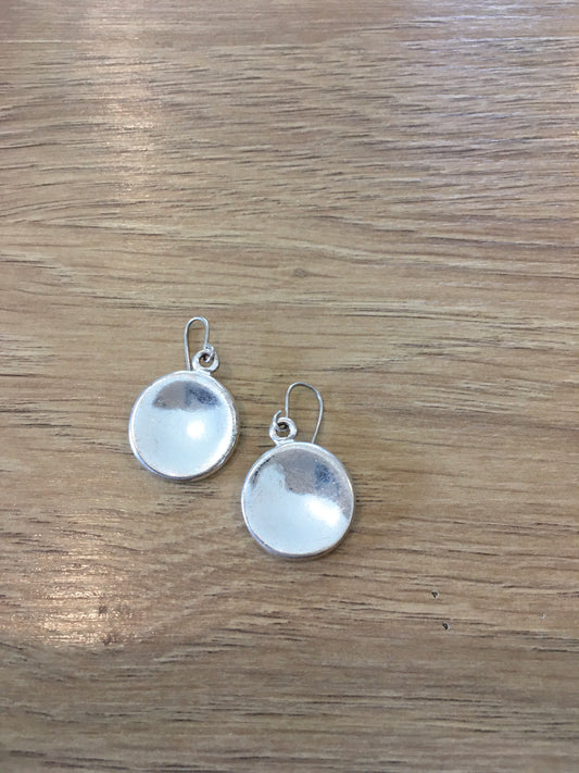 Silver circle dangle earring