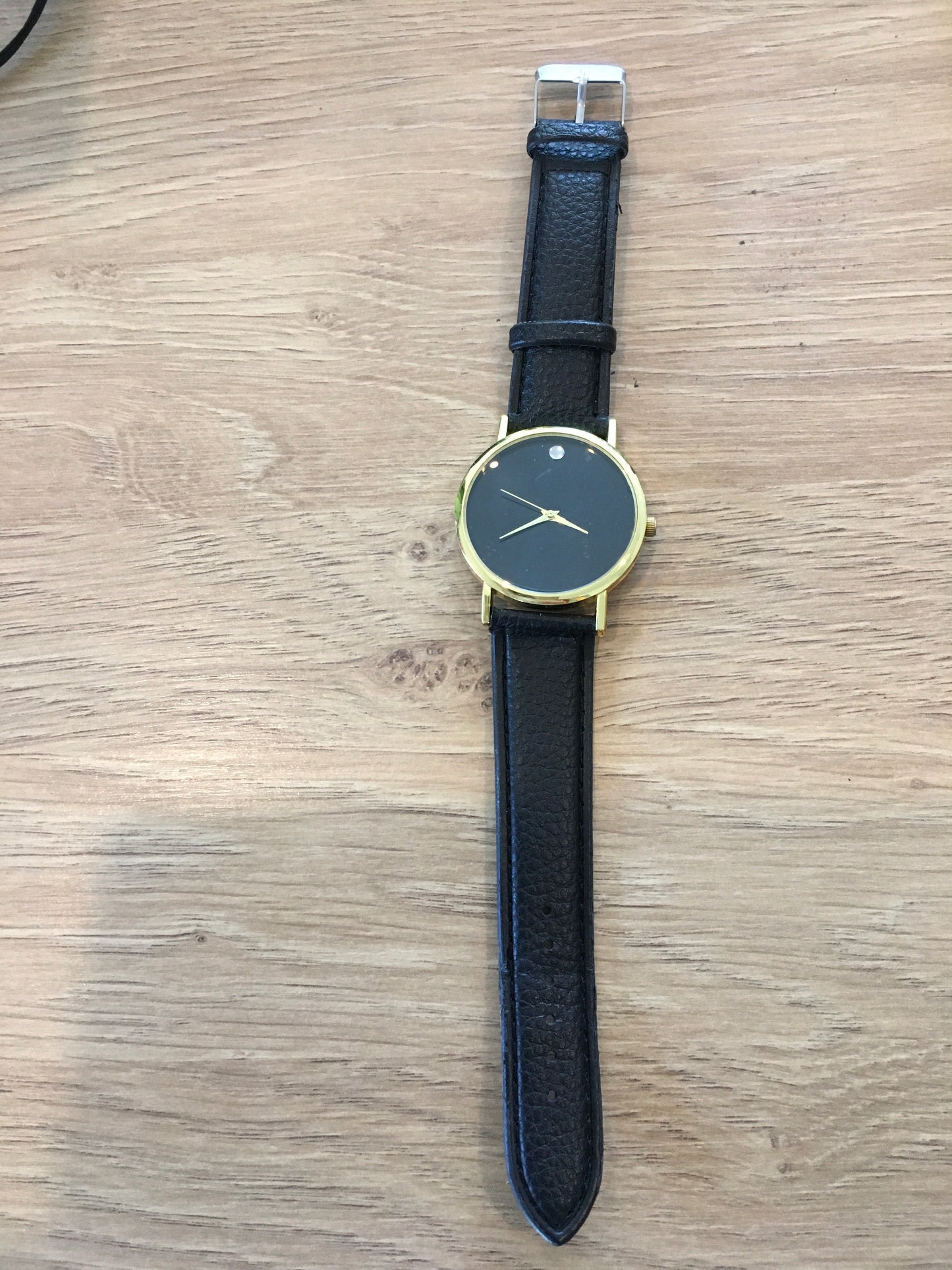 Black & gold face pebbled leather band fashion watch (not operating)