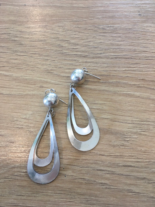 Silver modernist ball & extended oval dangle earring