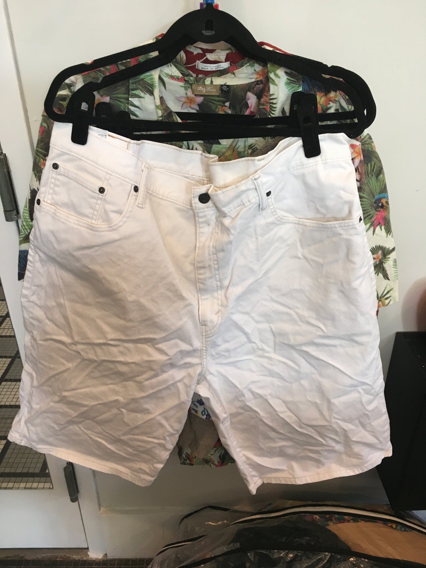 2X Levi White Shorts